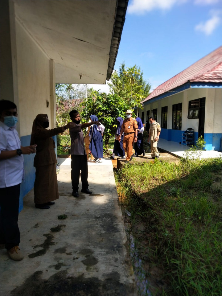 Kunjungan Lurah Lok Bahu dan Kasi Kesra ke SMP 25 dalam wacana sekolah unggulan dan lanjut kunjungan ke Posyandu Matahari di Lingkungan Kelurahan Lok Bahu  Rt. 18, Senin 14 Maret 2022