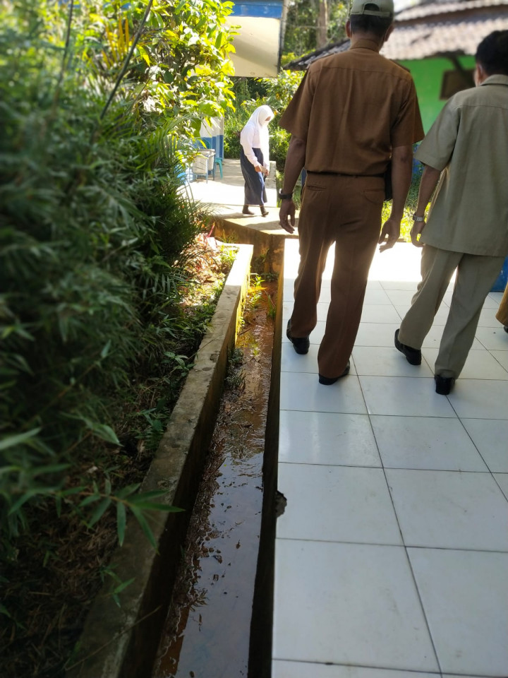 Kunjungan Lurah Lok Bahu dan Kasi Kesra ke SMP 25 dalam wacana sekolah unggulan dan lanjut kunjungan ke Posyandu Matahari di Lingkungan Kelurahan Lok Bahu  Rt. 18, Senin 14 Maret 2022
