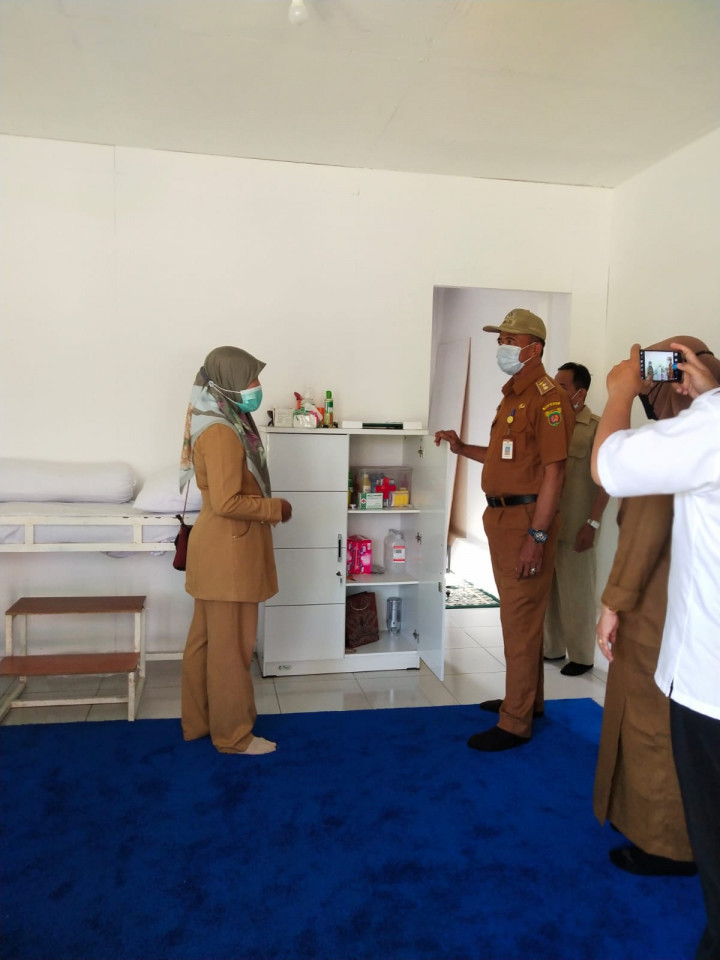Kunjungan Lurah Lok Bahu dan Kasi Kesra ke SMP 25 dalam wacana sekolah unggulan dan lanjut kunjungan ke Posyandu Matahari di Lingkungan Kelurahan Lok Bahu  Rt. 18, Senin 14 Maret 2022