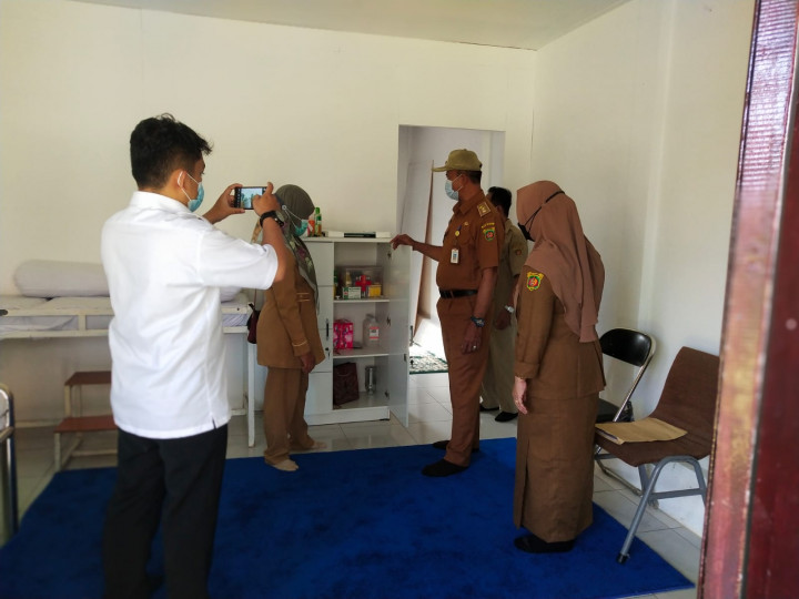 Kunjungan Lurah Lok Bahu dan Kasi Kesra ke SMP 25 dalam wacana sekolah unggulan dan lanjut kunjungan ke Posyandu Matahari di Lingkungan Kelurahan Lok Bahu  Rt. 18, Senin 14 Maret 2022