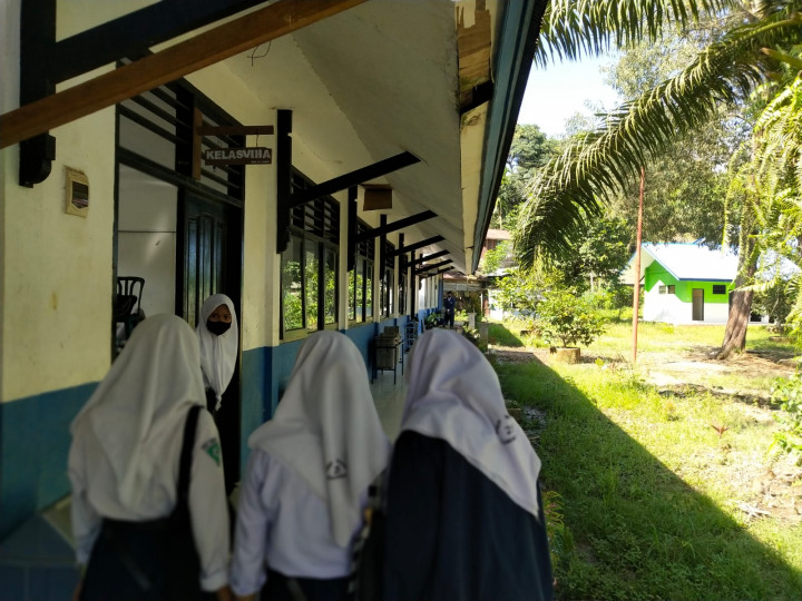 Kunjungan Lurah Lok Bahu dan Kasi Kesra ke SMP 25 dalam wacana sekolah unggulan dan lanjut kunjungan ke Posyandu Matahari di Lingkungan Kelurahan Lok Bahu  Rt. 18, Senin 14 Maret 2022