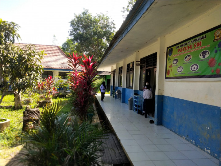 Kunjungan Lurah Lok Bahu dan Kasi Kesra ke SMP 25 dalam wacana sekolah unggulan dan lanjut kunjungan ke Posyandu Matahari di Lingkungan Kelurahan Lok Bahu  Rt. 18, Senin 14 Maret 2022