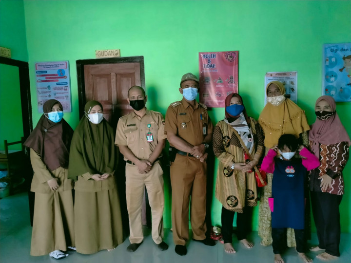Kunjungan Lurah Lok Bahu dan Kasi Kesra ke SMP 25 dalam wacana sekolah unggulan dan lanjut kunjungan ke Posyandu Matahari di Lingkungan Kelurahan Lok Bahu  Rt. 18, Senin 14 Maret 2022