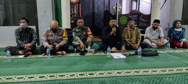 Giat Jumat Pemilihan dan peremajaan pengurus RT 08 Kelurahan Lok Bahu yang dihadiri Lurah , Kasi pem,kasi Ekobang ,Kasi Kesra Babimkamtibmas dan Babinsa, 11 Maret 2022