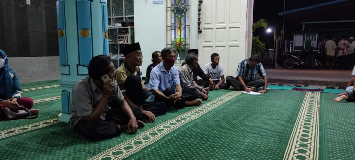 Giat Jumat Pemilihan dan peremajaan pengurus RT 08 Kelurahan Lok Bahu yang dihadiri Lurah , Kasi pem,kasi Ekobang ,Kasi Kesra Babimkamtibmas dan Babinsa, 11 Maret 2022