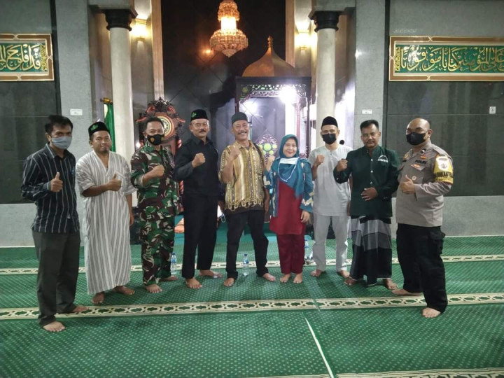 Giat Jumat Pemilihan dan peremajaan pengurus RT 08 Kelurahan Lok Bahu yang dihadiri Lurah , Kasi pem,kasi Ekobang ,Kasi Kesra Babimkamtibmas dan Babinsa, 11 Maret 2022