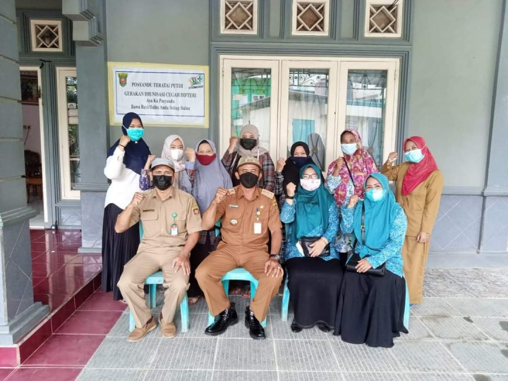 Kunjungan  Bersama TP.PKK Kelurahan Lok Bahu Bu Sutiah dan Bpk Lurah Sukarman dan Kasi Kesra Dady Armand, SE  Lokasi Posyandu Teratai Putih Rt 09 Senin 07/02/22