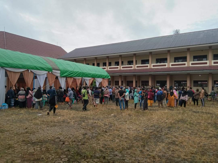Vaksin Masal 1300 Dosis Kelurahan Lok Bahu Dilokasi Sekolah Terpadu Al- Azhar, 27 Desember 2021