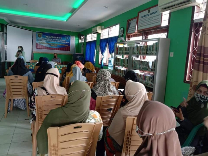Bimtek Posdira Untuk kader-kader Posyandu Di kelurahan Lok Bahu yang di buka Oleh Kasi Kesra Lok bahu Dady Armand, SE  11 Desember 2021