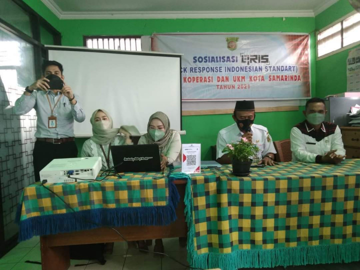 Sosialisasi QRIS,oleh Dinas Koperasi dan UKM Kota Samarinda yang di buka oleh Lurah Lok Bahu Bapak Sukarman, A. Md Tanggal 08 Desember 2021