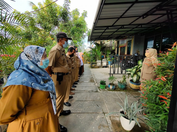 Apel Pagi Seluruh Pegawai Kelurahan Lok Bahu senin 28 Maret 2022
