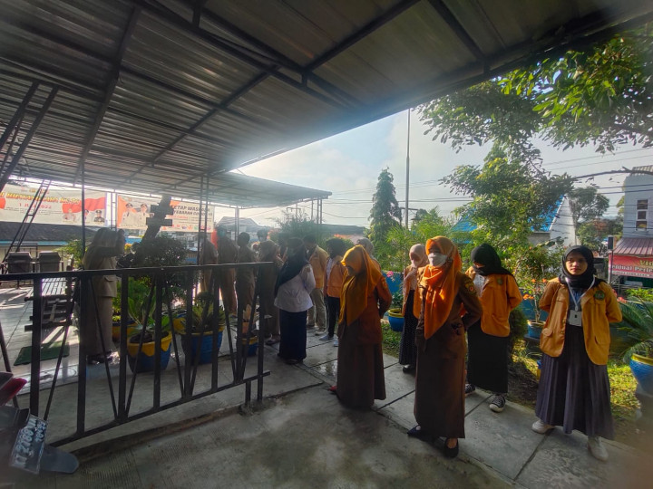 Kegiatan wajib senin 27 Juni 2022 Upacara pagi di lingkungan Kelurahan Lok Bahu