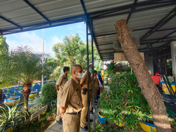 Kegiatan wajib senin 27 Juni 2022 Upacara pagi di lingkungan Kelurahan Lok Bahu