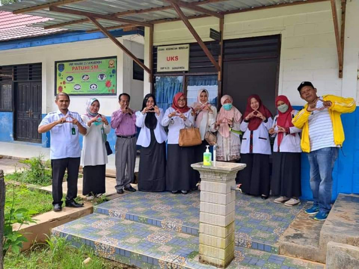 Kunjungan Camat Sungai Kunjang ibu Indah Erwati  Ke SMP N 25 Lok bahu dan diterima langsung oleh Kepala SMP N 25 Ibu diah
