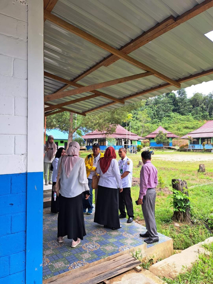 Kunjungan Camat Sungai Kunjang ibu Indah Erwati  Ke SMP N 25 Lok bahu dan diterima langsung oleh Kepala SMP N 25 Ibu diah