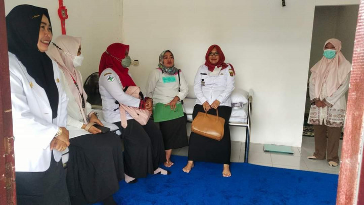 Kunjungan Camat Sungai Kunjang ibu Indah Erwati  Ke SMP N 25 Lok bahu dan diterima langsung oleh Kepala SMP N 25 Ibu diah