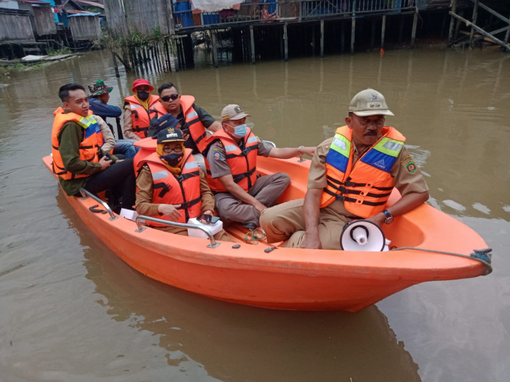 Susur sungai bersama Wakil walikota Samarinda, Camat Sungai Kunjang, Lurah Lok bahu, Babinsa, Babinkantibmas Lok bahu tgl 5 Juli 2022