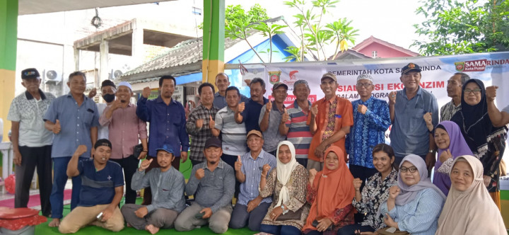 sosialisasi pembuatan ekoenzim oleh pokmas Anugerah Bersama dikelurahan lok bahu