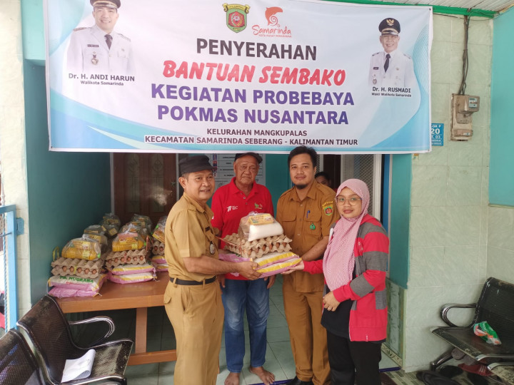 Penyerahan Bantuan Sembako Kegiatan Probebaya