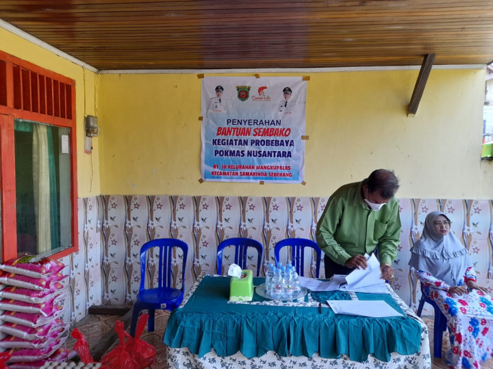 Penyerahan Bantuan Sembako Kegiatan Probebaya
