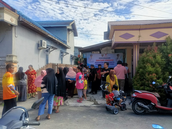 Penyerahan Bantuan Sembako Kegiatan Probebaya