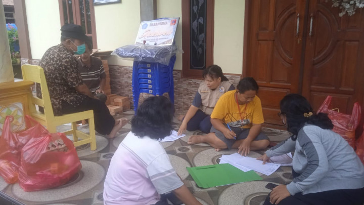 Penyerahan Bantuan Sembako Kegiatan Probebaya