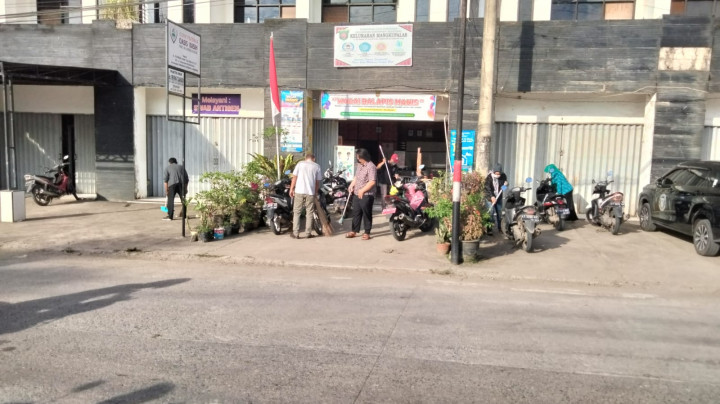 Giat jum'at Bersih   -   Kegiatan rutin Gotong-Royong