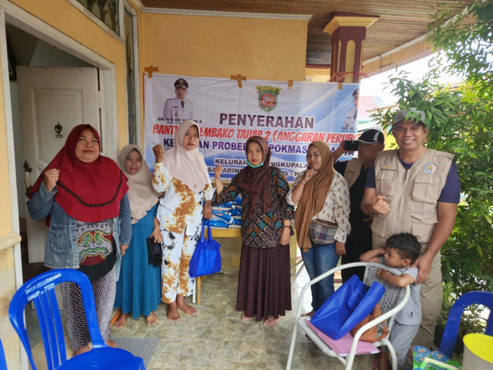 Penyerahan Bantuan Sembako Kegiatan Probebaya