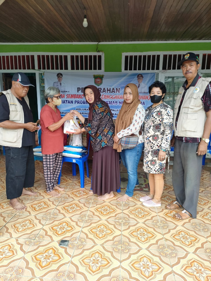 Penyerahan Bantuan Sembako Kegiatan Probebaya