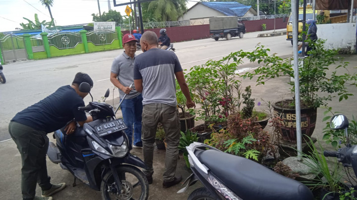 Giat jum'at Bersih   -   Kegiatan rutin Gotong-Royong