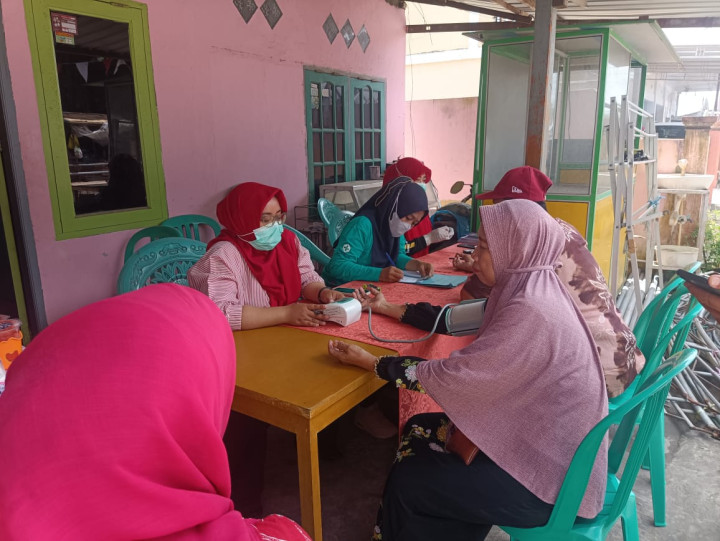 kegiatan posyandu LANSIA MANGKULIAT RT 14 Kel. Mangkupalas