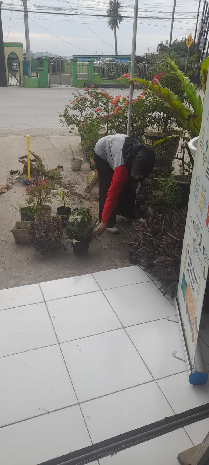 Giat jum'at Bersih   -   Kegiatan rutin Gotong-Royong