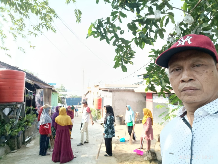 Gotong Royong warga diLingkungan Kelurahan Mangkupalas