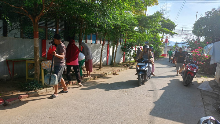Gotong Royong warga diLingkungan Kelurahan Mangkupalas