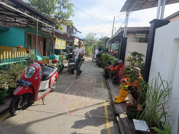 minggu 7 januari 2024 giat gotong royong warga Rt 04