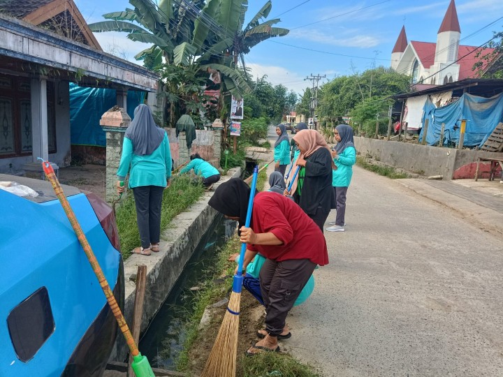 minggu 7 januari 2024 giat gotong royong rt 8
