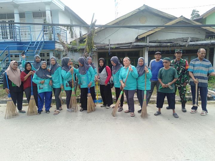 minggu 7 januari 2024 giat gotong royong rt 8