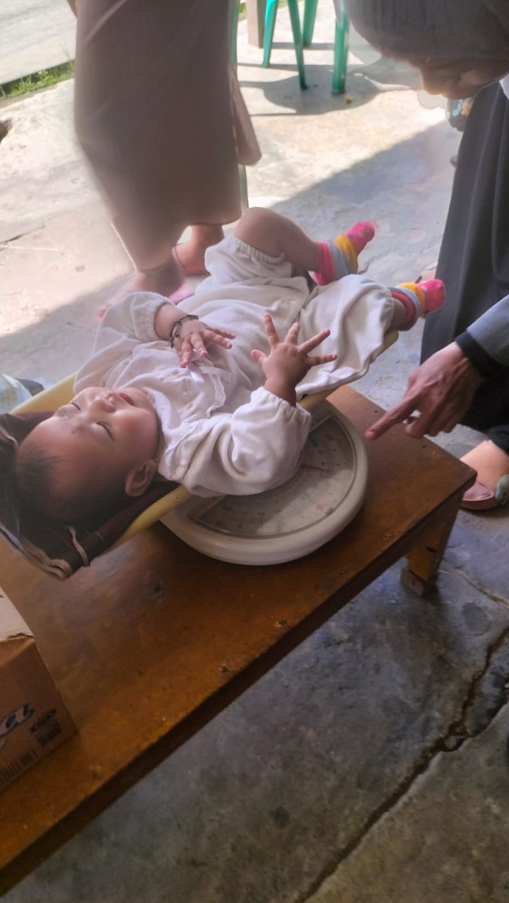 GIAT posyandu patin  RT 02 Penimbangan bayi balita dan pembagian PMT (Kamis 11 januari 2024)