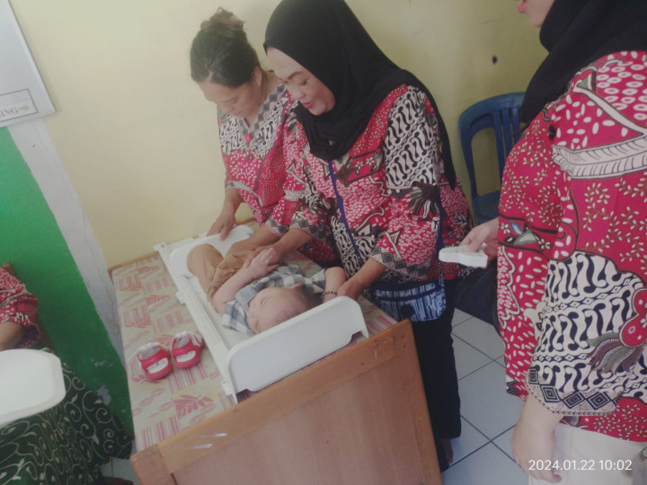 Monitoring kegiatan pelayanan pemeriksaan tumbuh kembang bayi dan balita di posyandu CUMI-CUMI di RT 10 (Senin,22 Januari 2024)