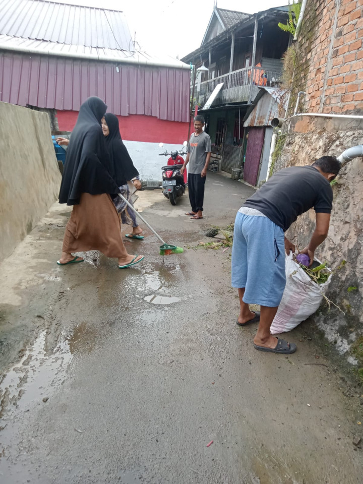 Gotong Royong di Lingkungan RT 01,02,05,06,09,10,12,14,15 & 16