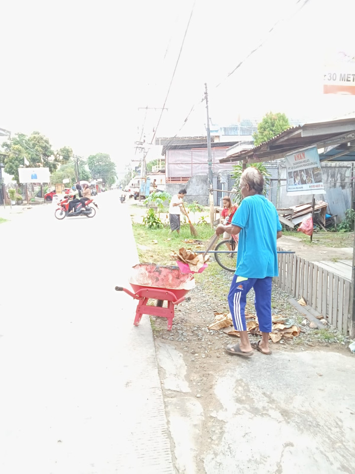 Gotong Royong di Lingkungan RT 01,02,05,06,09,10,12,14,15 & 16