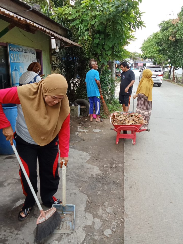 Gotong Royong di Lingkungan RT 01,02,05,06,09,10,12,14,15 & 16