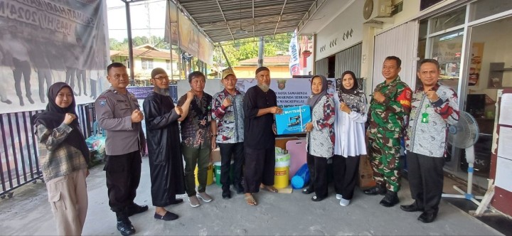 Kamis,8 Agustus   Penyerahan barang non infrastruktur oleh Pokmas Nusantara & Pokmas Tugu Alhamdulillah kepada masyarakat dalam program pemberdayaan masyarakat (PROBEBAYA) tahun 2024