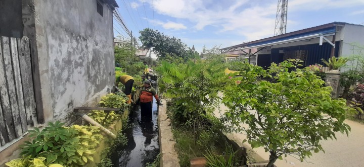 kegiatan Pengerukan Drainase/Parit Jl. Manunggal