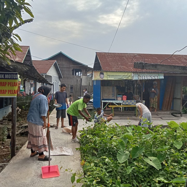 Kegiatan gotong royong dan Kegiatan dasawisma RT