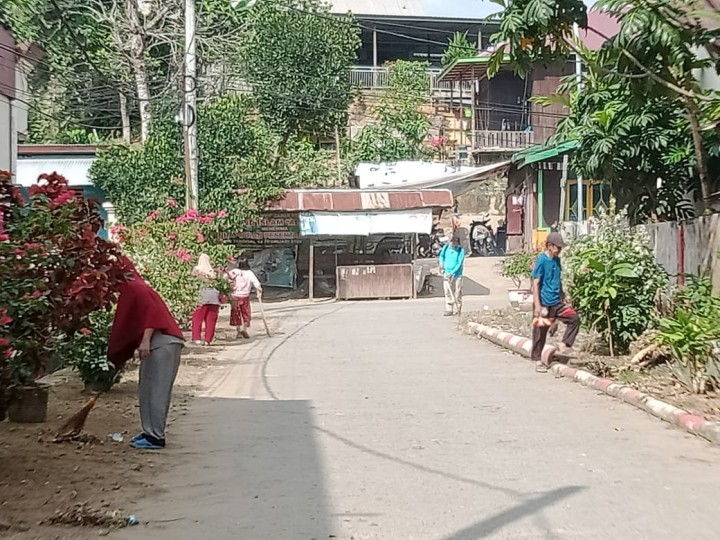 Kegiatan gotong royong dan Kegiatan dasawisma RT