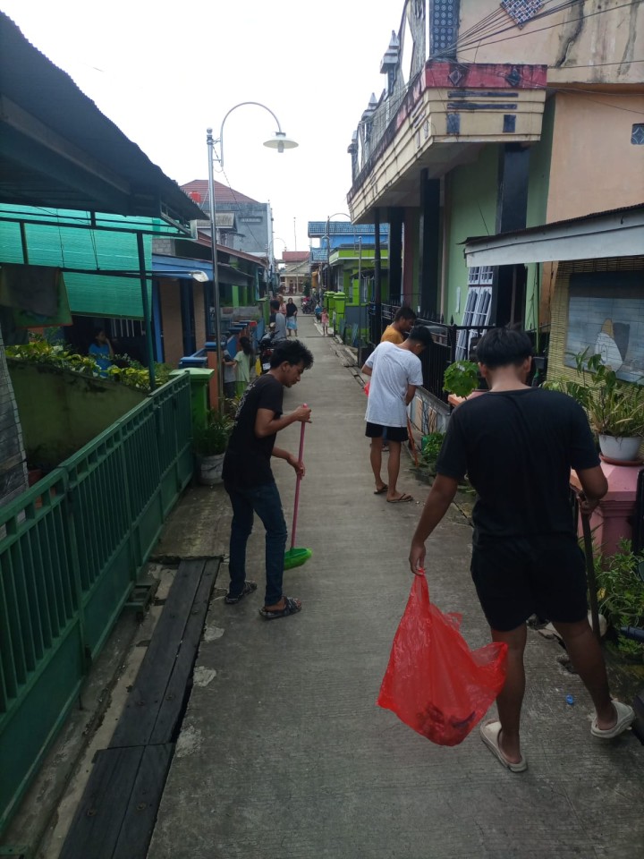 Kegiatan gotong royong dan Kegiatan dasawisma RT