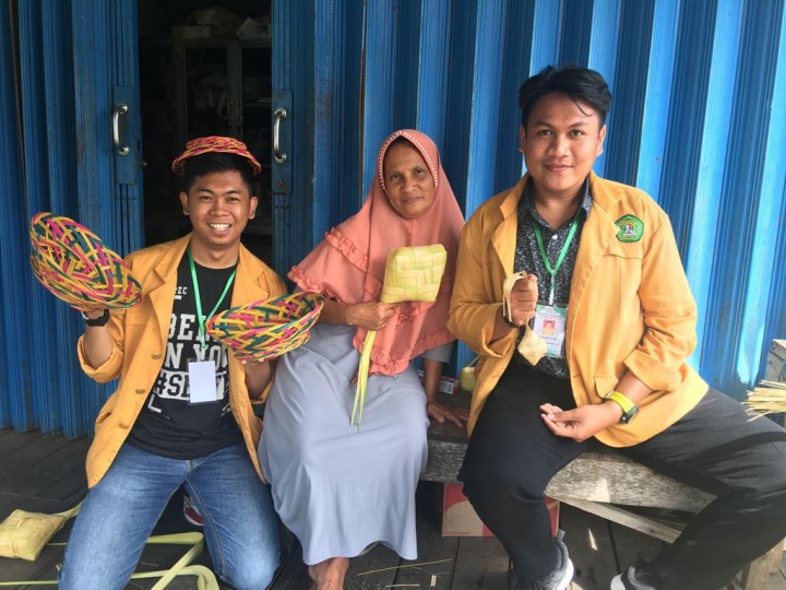 Kunjungan Mahasiswa KKN Reguler 45 Universitas Mulawarman Kelurahan Mesjid di Kampung Wisata Ketupat