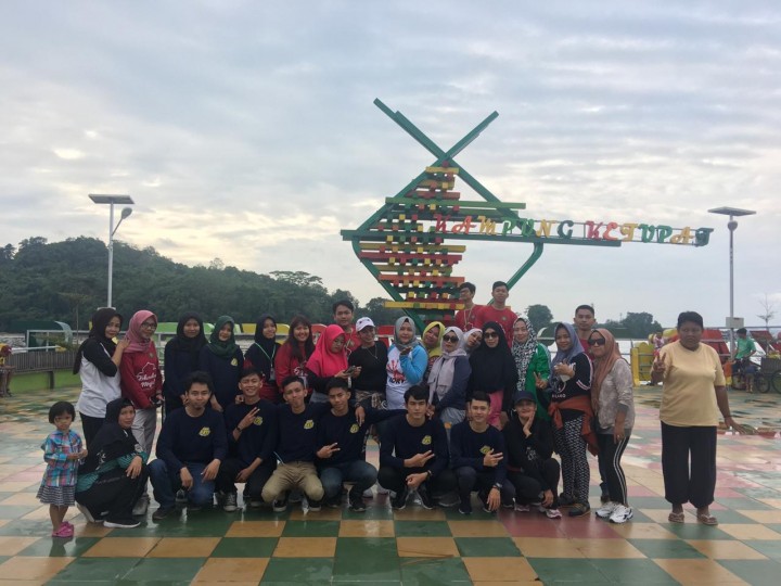 Kunjungan Mahasiswa KKN Reguler 45 Universitas Mulawarman Kelurahan Mesjid di Kampung Wisata Ketupat