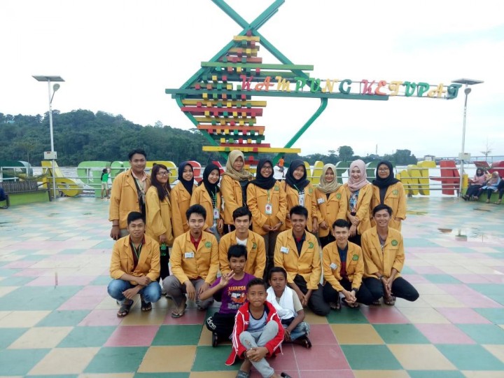 Kunjungan Mahasiswa KKN Reguler 45 Universitas Mulawarman Kelurahan Mesjid di Kampung Wisata Ketupat
